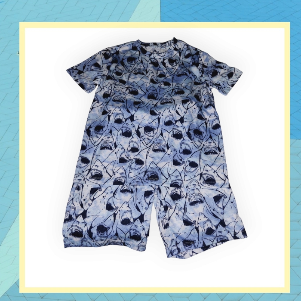 Boys Old Navy 2 piece pj shark set. NWOT.